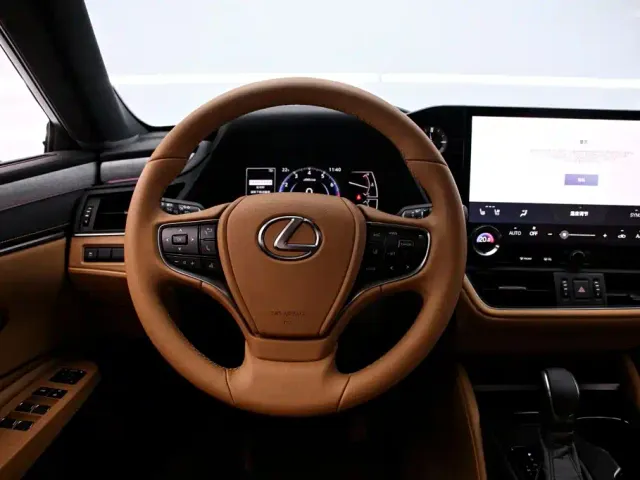 Lexus ES — Фото автомобиля 7