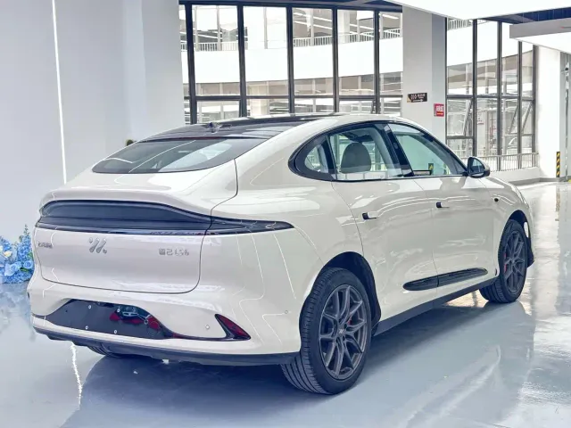 IM Motors LS6 — Фото автомобиля 9