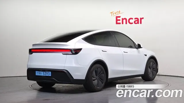 Tesla Model Y — Фото автомобиля 2