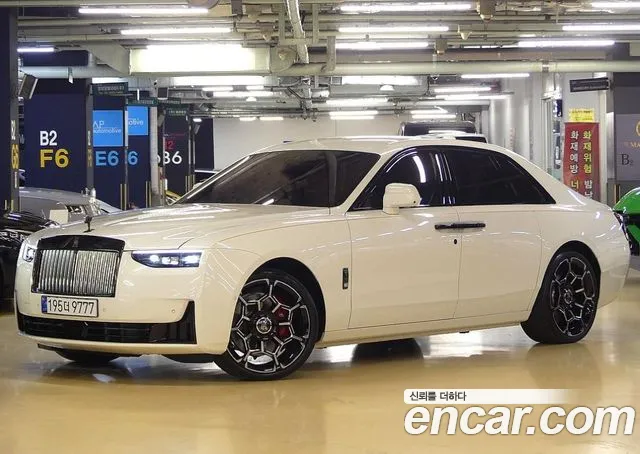 Rolls-Royce Ghost — Фото автомобиля 2