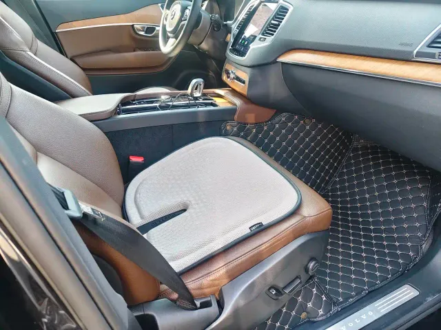 Volvo XC90 — Фото автомобиля 10