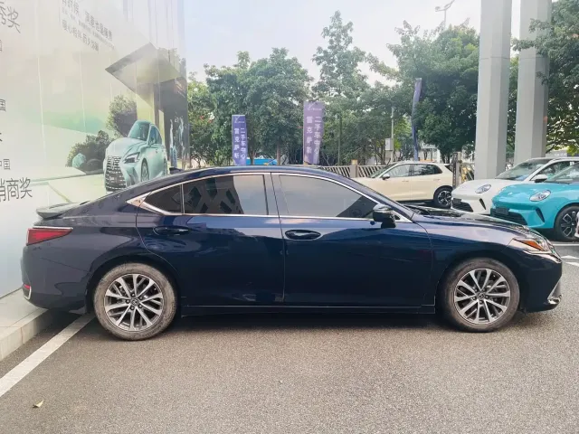Lexus ES — Фото автомобиля 10
