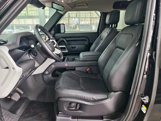 Land Rover Defender — Фото автомобиля 11