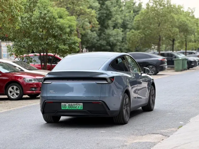 Tesla Model Y — Фото автомобиля 7