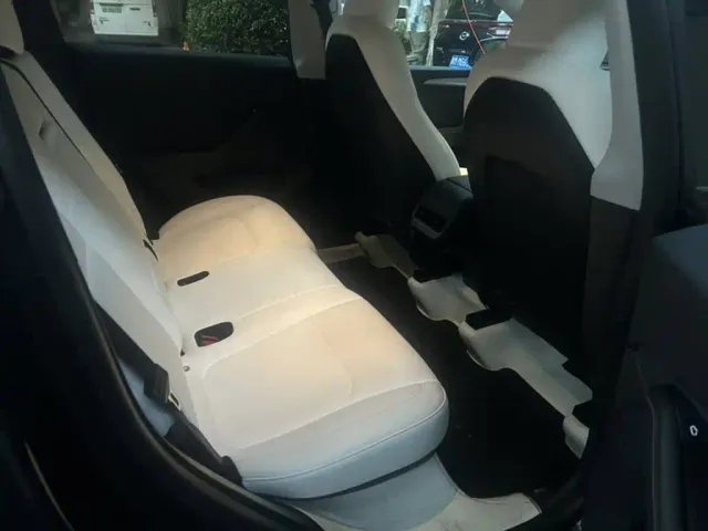 Tesla Model Y — Фото автомобиля 14