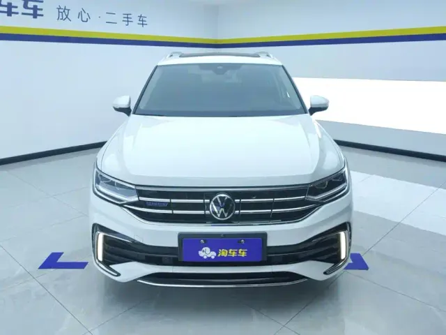 Volkswagen Tiguan L PHEV — Фото автомобиля 2