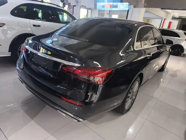Mercedes-Benz E-Class — Фото автомобиля 6