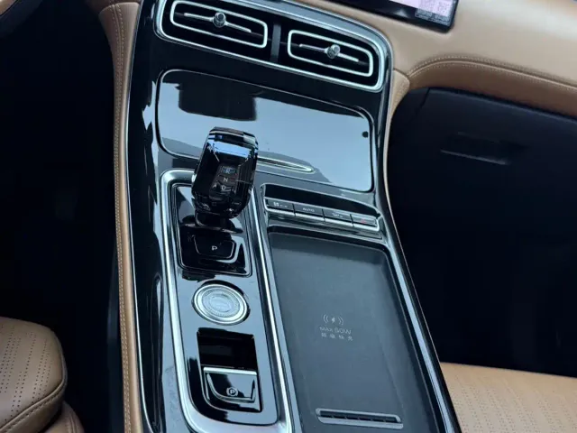 Geely Boyue L — Фото автомобиля 12