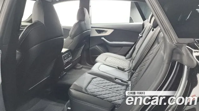 Audi Q8 55 TFSI quattro Premium — Фото автомобиля 11