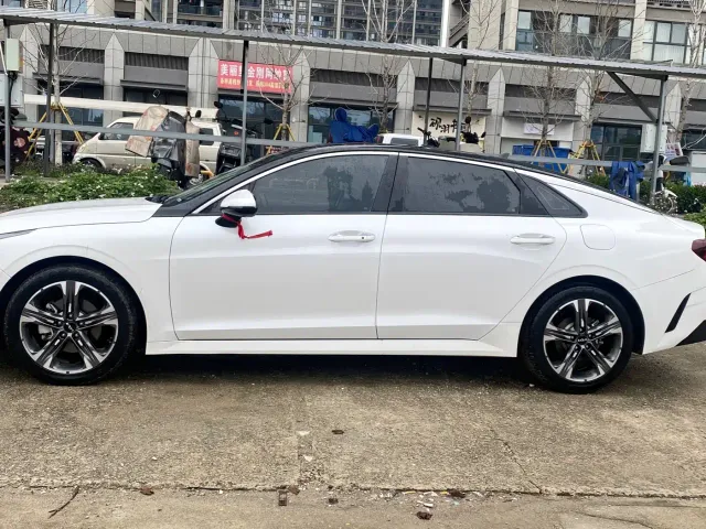 Kia K5 — Фото автомобиля 3