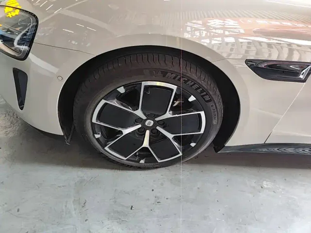 Xiaomi SU7 — Фото автомобиля 22