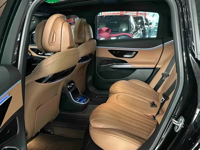 Mercedes-Benz E-Class — Фото автомобиля 10