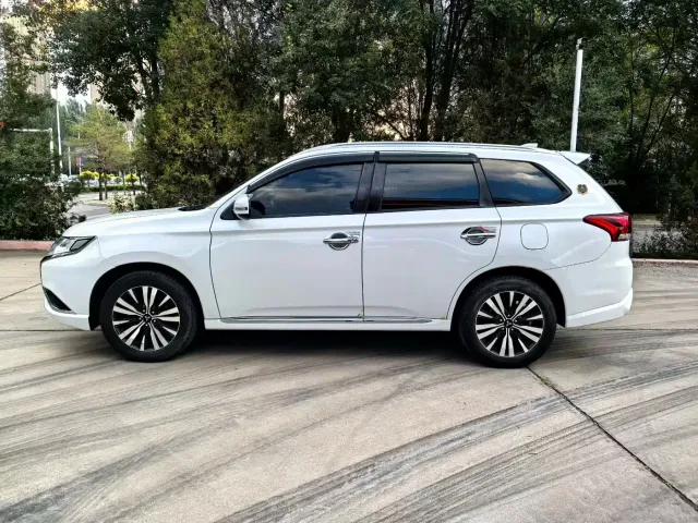 Mitsubishi Outlander — Фото автомобиля 7