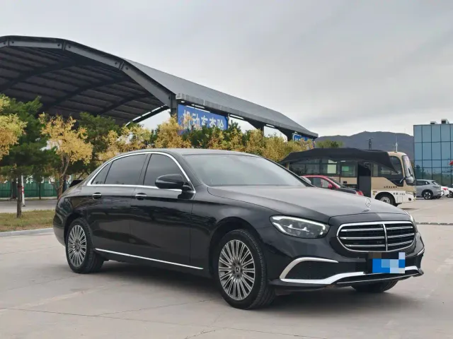 Mercedes-Benz E-Class — Фото автомобиля 3