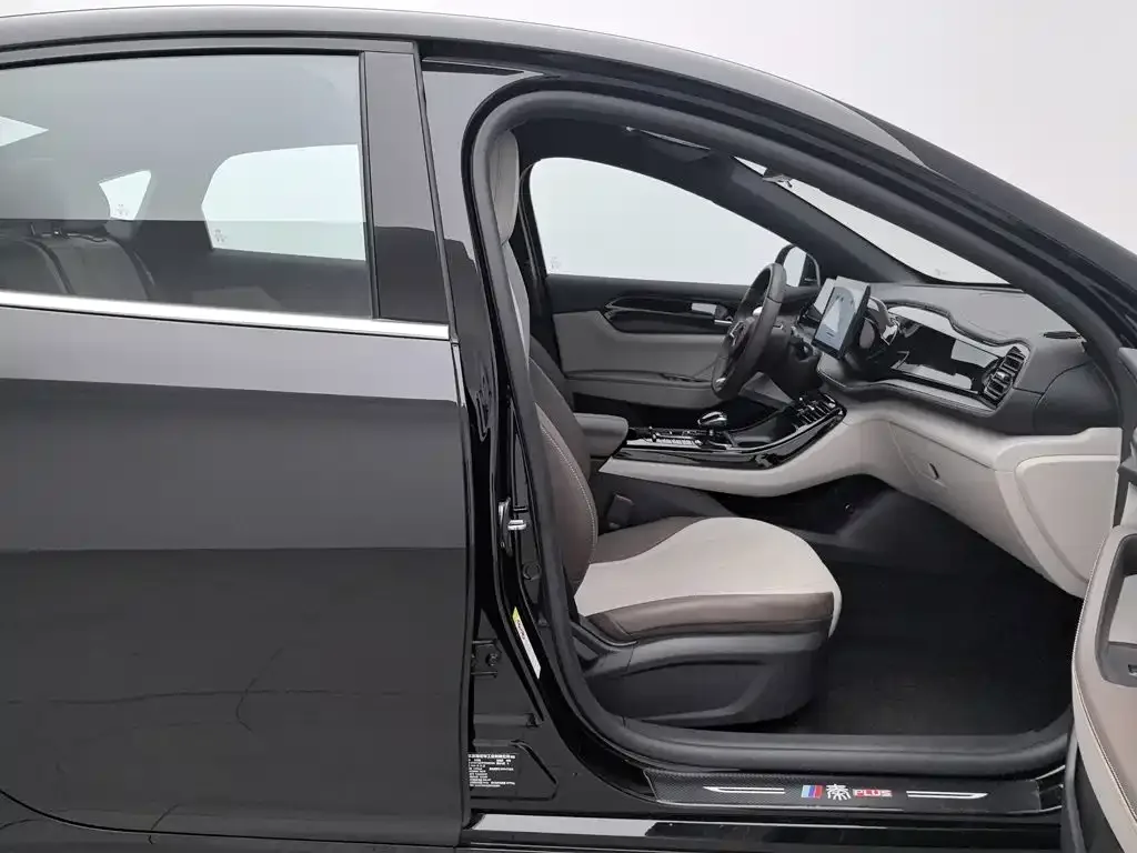BYD Qin PLUS 2024 Glory Edition DM-i 55KM Leading — Фото автомобиля 23