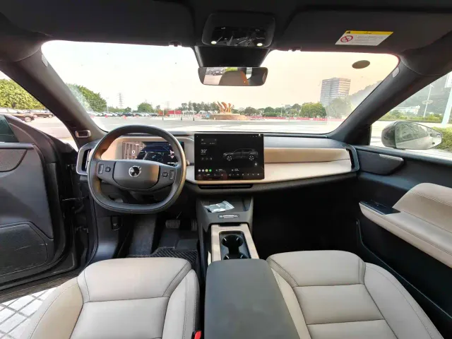Volvo XC70 Plug-in Hybrid — Фото автомобиля 10