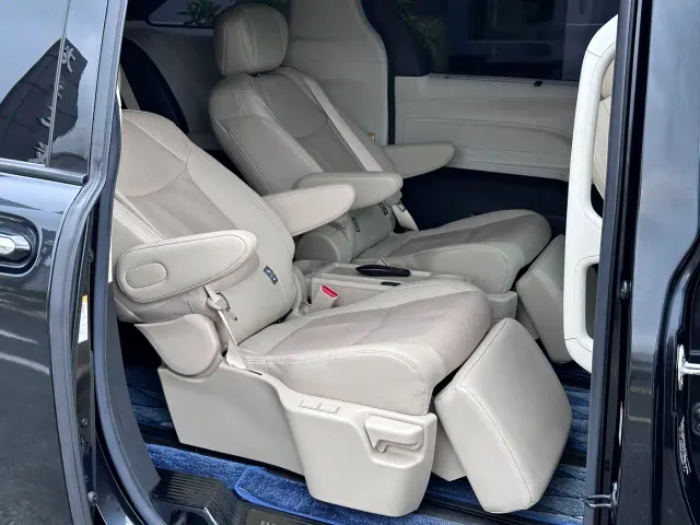 Toyota Sienna — Фото автомобиля 14