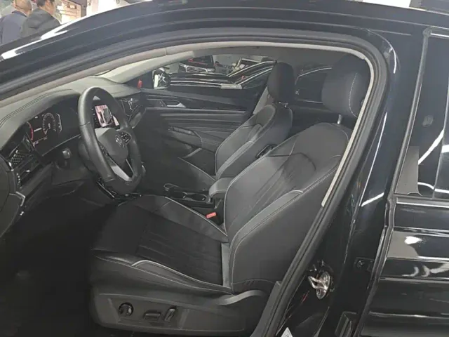Volkswagen Passat — Фото автомобиля 14