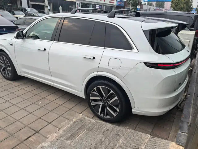 Li Auto L7 — Фото автомобиля 5
