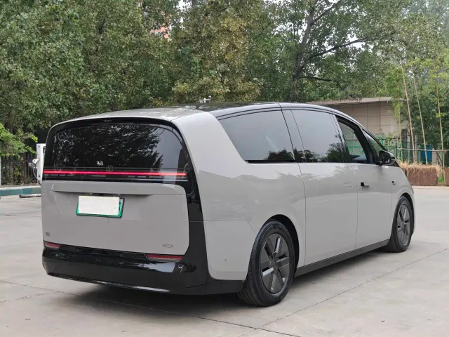 Li Auto Li Auto MEGA 2024 Ultra — Фото автомобиля 15