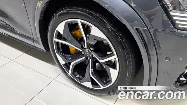Audi e-tron — Фото автомобиля 20