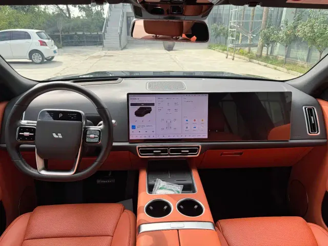 Li Auto L8 — Фото автомобиля 8
