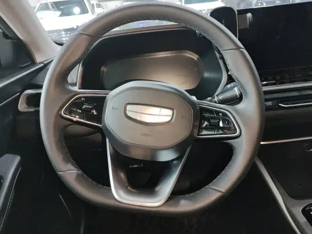 Geely Emgrand — Фото автомобиля 15