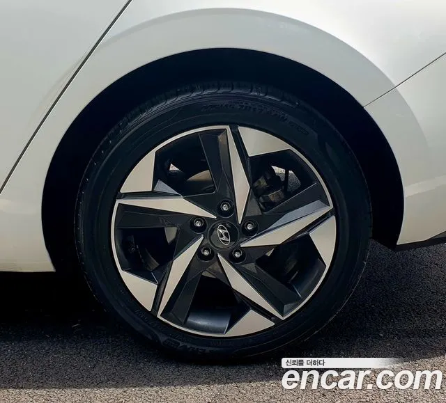Hyundai AVANTE Avante (CN7) — Фото автомобиля 10
