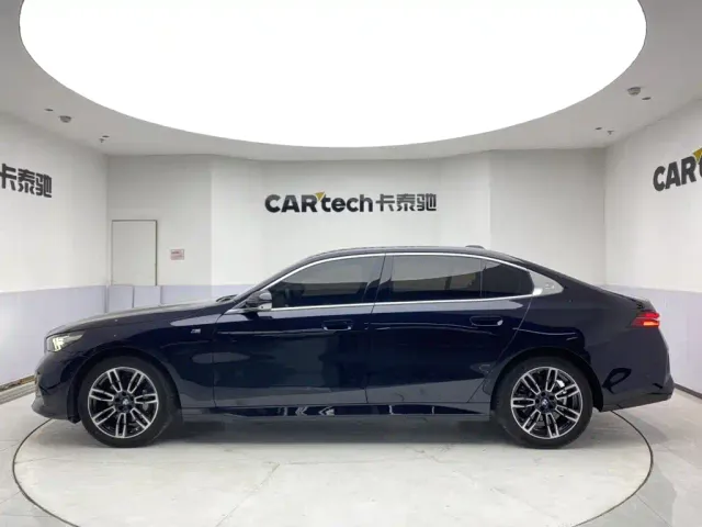 BMW 5 Series — Фото автомобиля 8