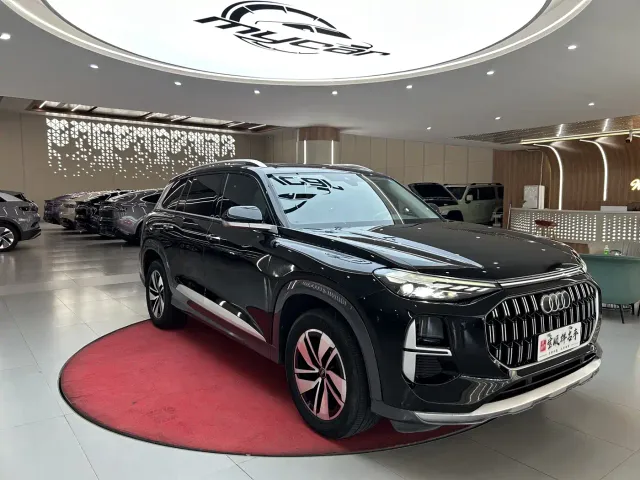 Audi Audi Q6 2023 40 TFSI quattro Cloud View Light Yulin Package — Фото автомобиля 3