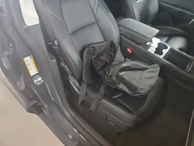 Tesla Model Y — Фото автомобиля 24