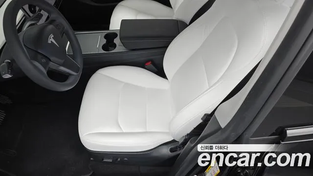 Tesla Model Y — Фото автомобиля 24