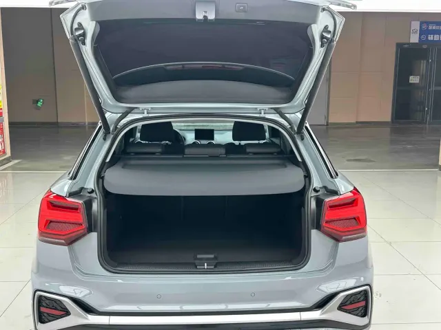 Audi Q2L — Фото автомобиля 10
