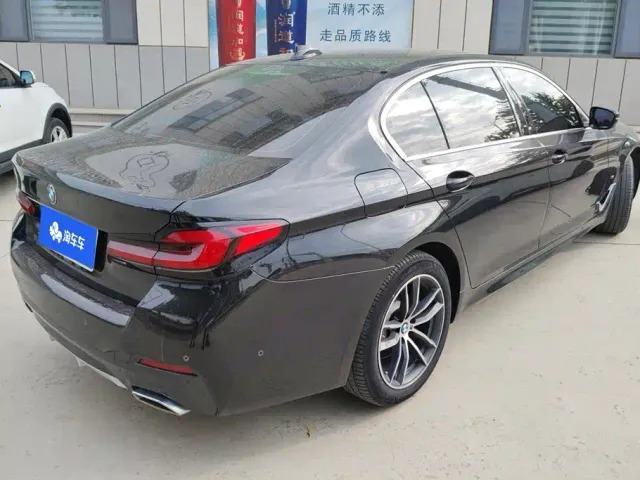 BMW 5 Series — Фото автомобиля 3