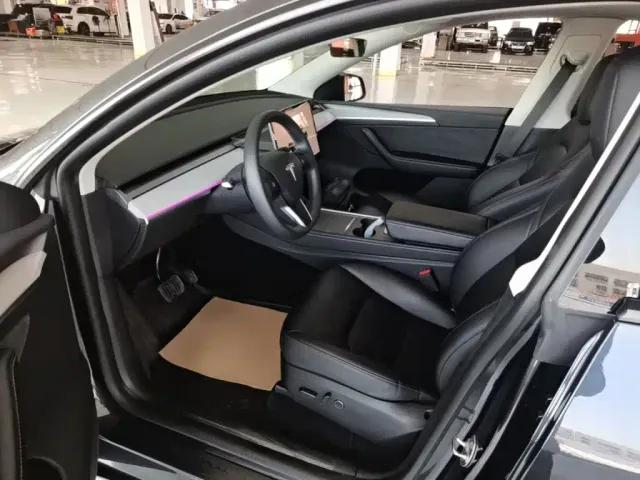 Tesla Model Y — Фото автомобиля 14