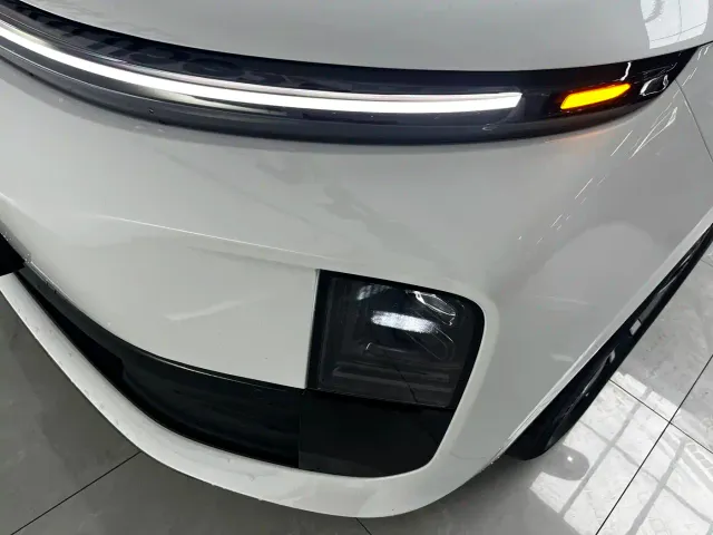 Li Auto L6 — Фото автомобиля 13