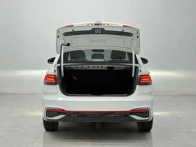 Volkswagen Lavida — Фото автомобиля 11