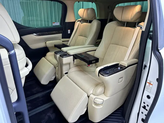 Toyota Vellfire — Фото автомобиля 10