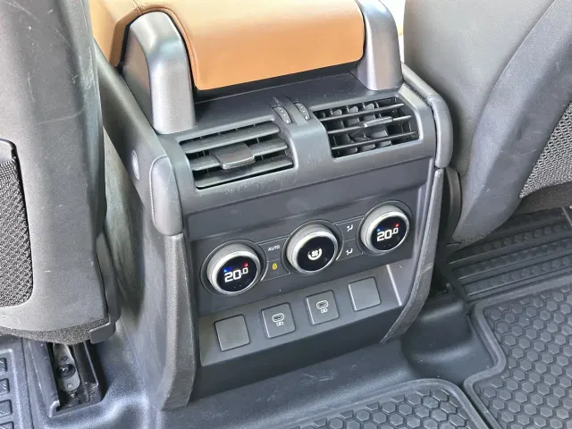Land Rover Defender — Фото автомобиля 9