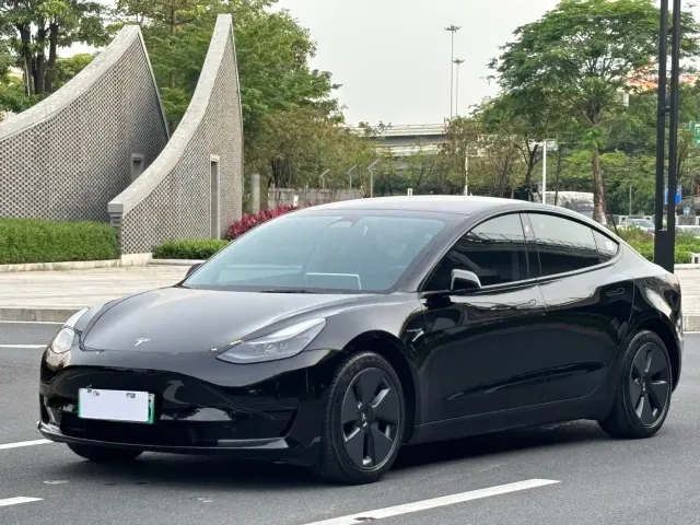 Фотография автомобиля — Tesla Model 3