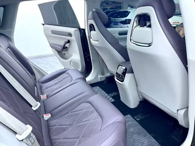 Leapmotor C11 — Фото автомобиля 9