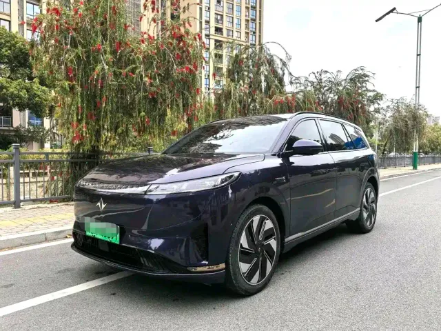 Фотография автомобиля — Dongfeng eπ 008