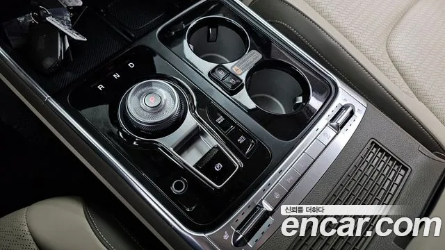 Kia Carnival Generation 4 — Фото автомобиля 12