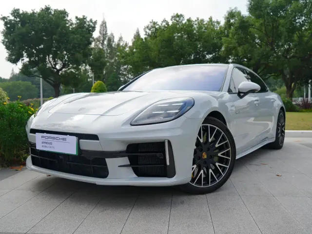 Фотография автомобиля — Porsche Panamera