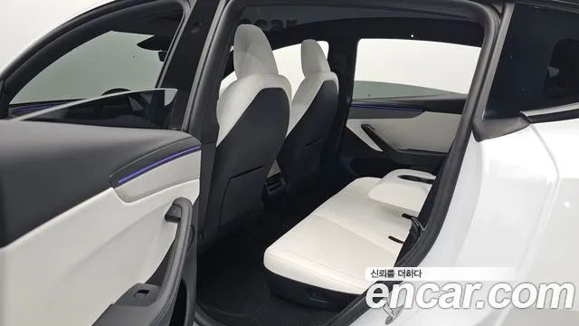 Tesla Model Y — Фото автомобиля 18