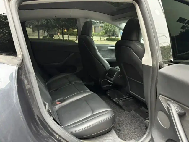 Tesla Model Y — Фото автомобиля 10
