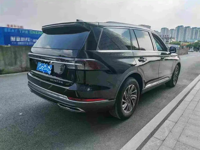 Lincoln Aviator — Фото автомобиля 2