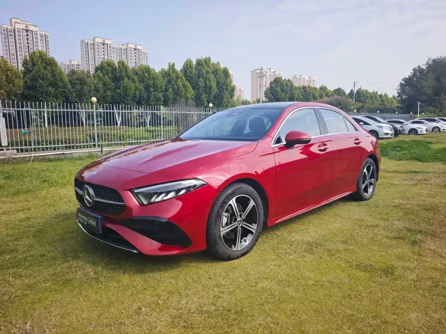 Фотография автомобиля — Mercedes-Benz A-Class