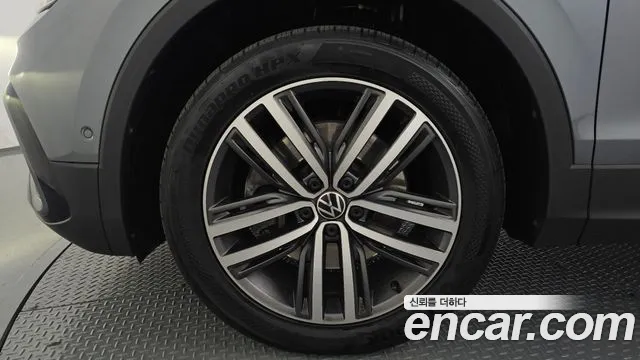 Volkswagen Tiguan — Фото автомобиля 5