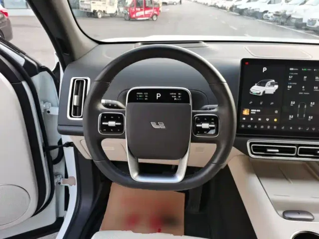 Li Auto L7 — Фото автомобиля 10